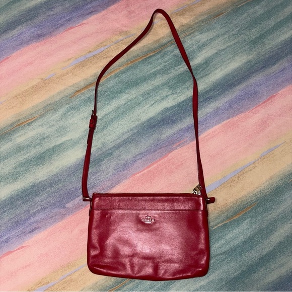 Coach red crossbody bag with matching insert pouch - Picture 2 of 16